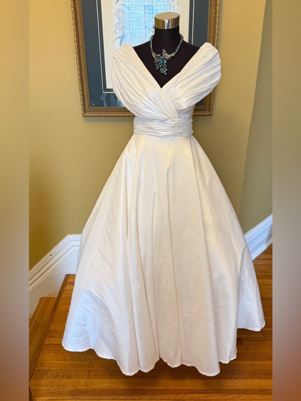 Elegant White V-Neck Ruched Waist Ball Gown Dress